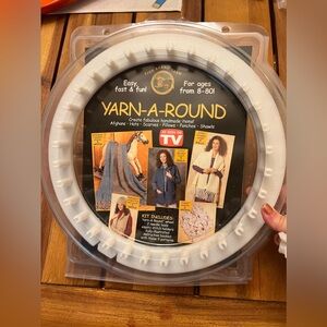 YARN-A-ROUND - As Seen on TV Lion Brand Yarn Co New in Box